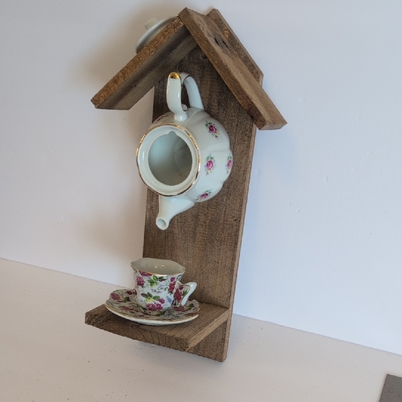 Rustic Wooden Handcrafted Bird Feeder Roses Are Red - Picture 5 of 12